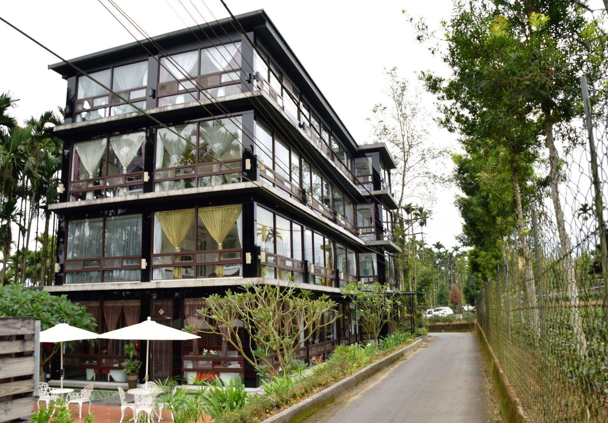 Full House Bed And Breakfast Nantou Exterior foto