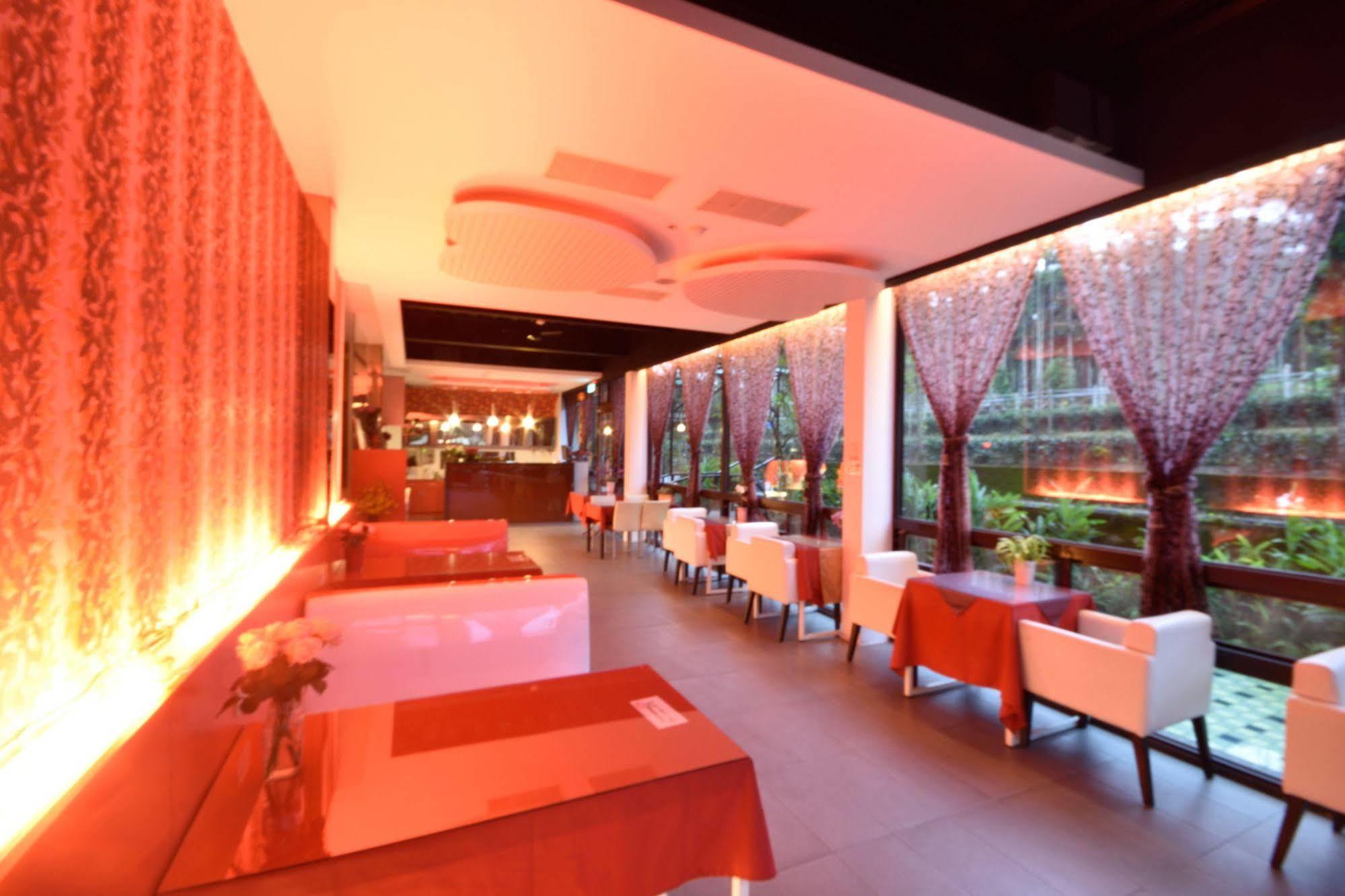 Full House Bed And Breakfast Nantou Exterior foto