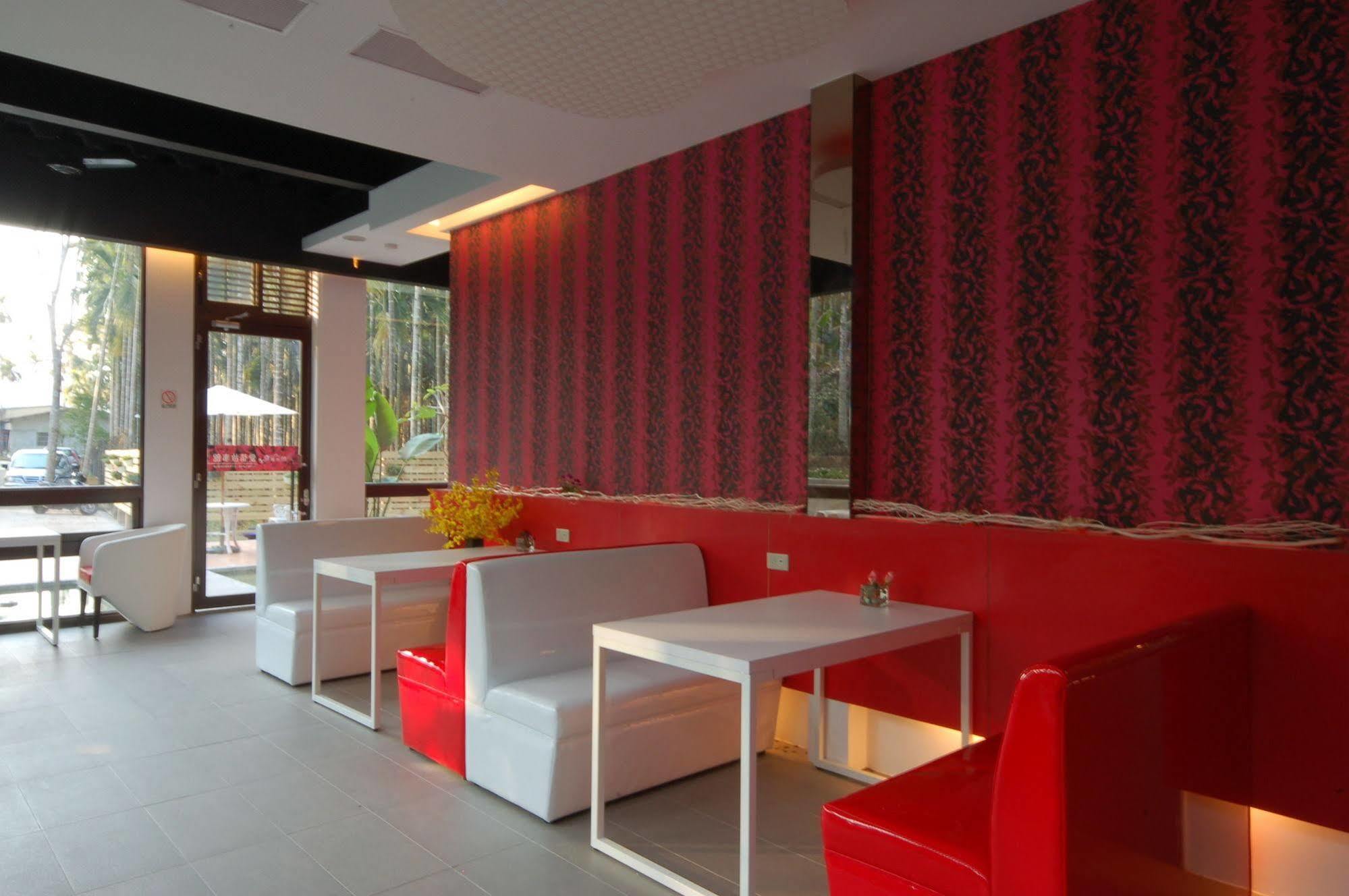 Full House Bed And Breakfast Nantou Exterior foto